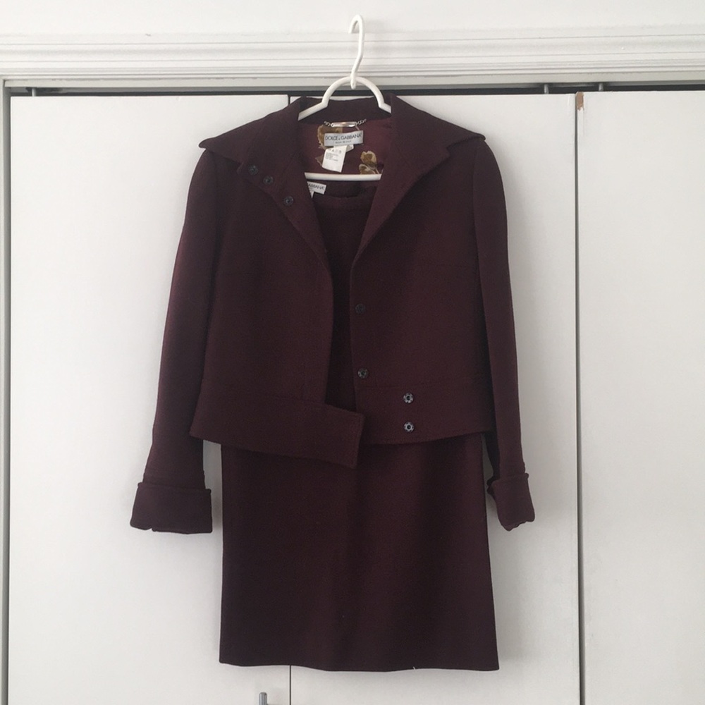 Chic Dolce & Gabbana pencil skirt suit